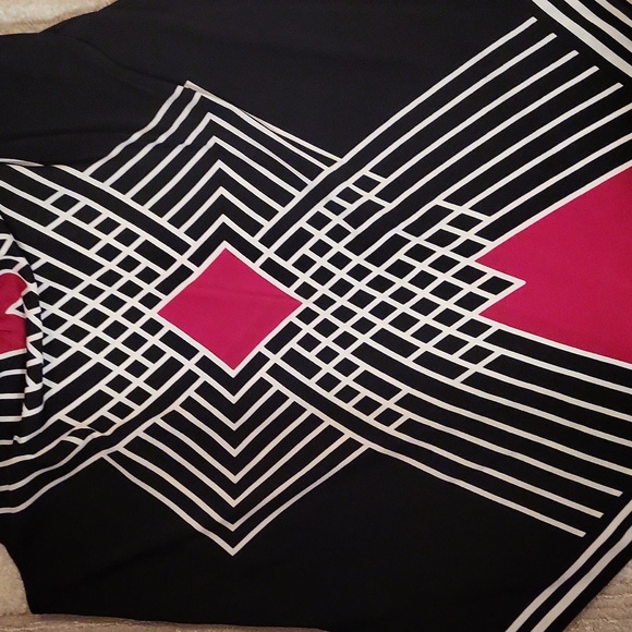 Stunning geometric tunic top - Picture 3 of 5